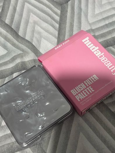Huda beauty blush palette