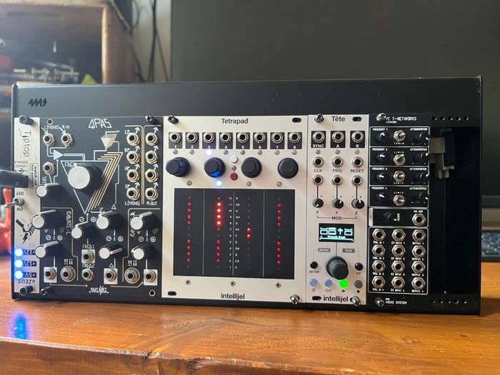 Eurorack: Intellijel, Make Noise, ADDAC Systems