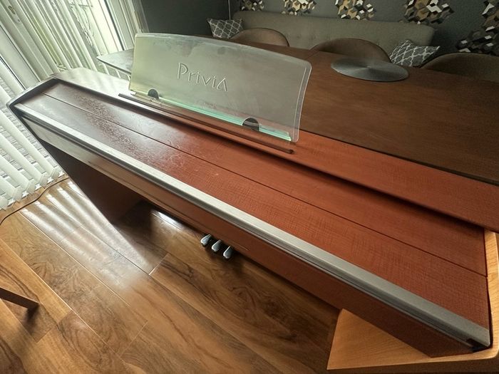 Casio Privia PX-720 Digital/Electric Piano in cherrywood