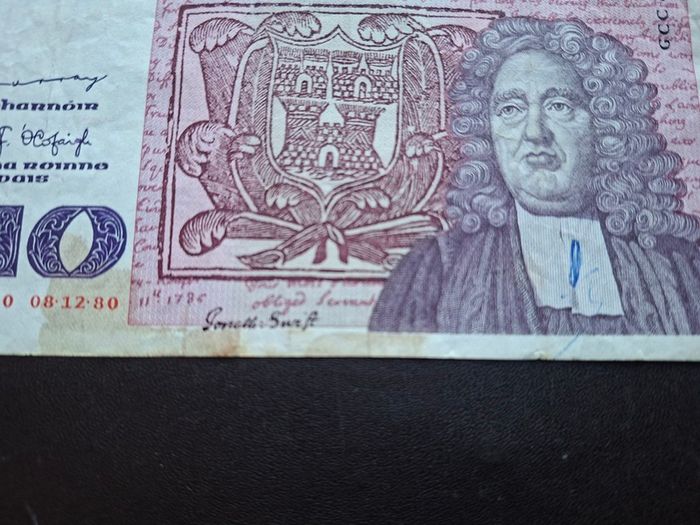 The Central Bank of Ireland. B Series 10 Pounds (1980)