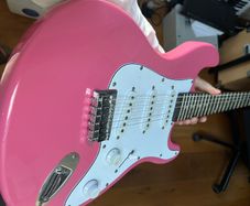 3/4 size guitar