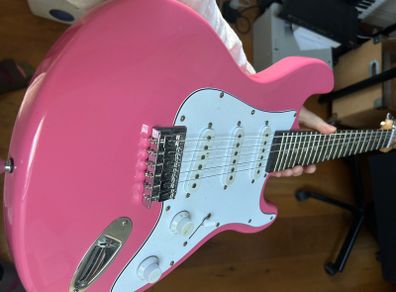3/4 size guitar