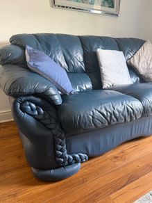 3 seater and two arm chairs great condition