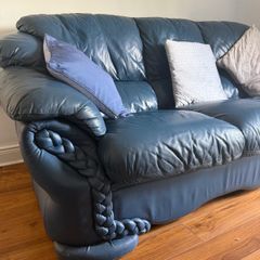 3 seater and two arm chairs great condition