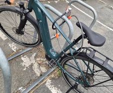 Decathlon Rockrider E-ACTV 500 electric hybrid bike featuring a mid-drive moto