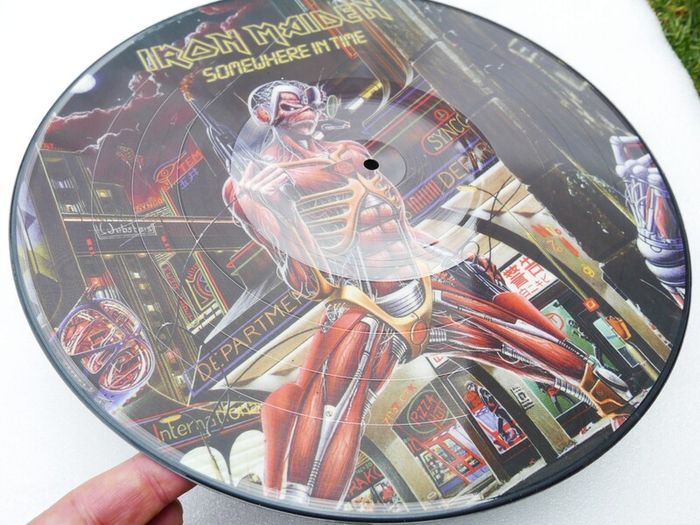 IRON MAIDEN -Somewhere In Time-  vinyl pic disc plus a PHOTO