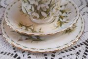 Royal Albert Flower of the month "Snowdrops "