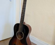 Eastman E1P-DLX-SB Deluxe Parlor Guitar