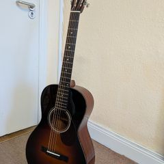 Eastman E1P-DLX-SB Deluxe Parlor Guitar