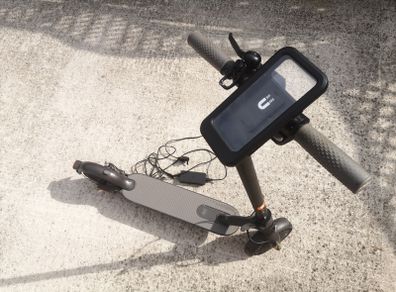 Folding e-scooter with phone holder & charger