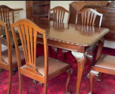Mahogany dining table and 6 chairs - excellent condition