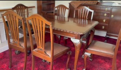 Mahogany dining table and 6 chairs - excellent condition