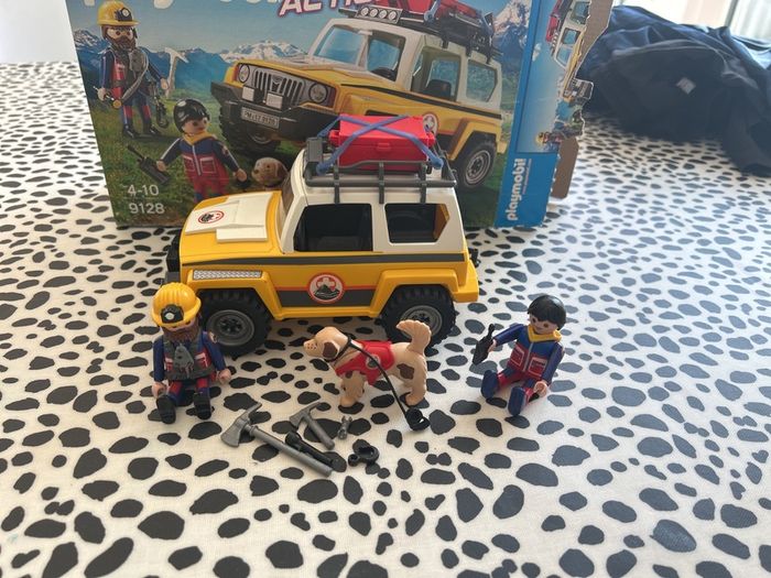 Playmobil action mountain rescue jeep
