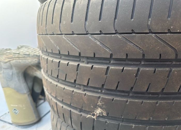 4x Pirelli P zero's 2x 305/30/19s XL 235/35/19s XL