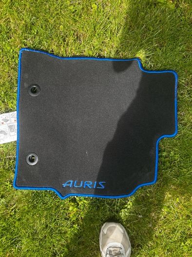 Car floor covers