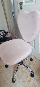 Pink heart kids desk chair