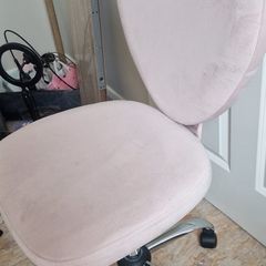 Pink heart kids desk chair