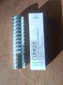 Clinique dramatically different lipstick in 04 Canoodle