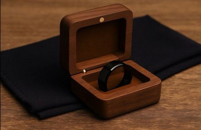 Wooden Ring Gift Box - Elegant Magnetic Closure