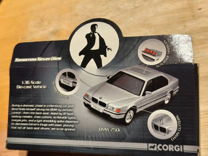 Corgi 1:36 007 James bond BMW 750i Tomorrow Never Dies