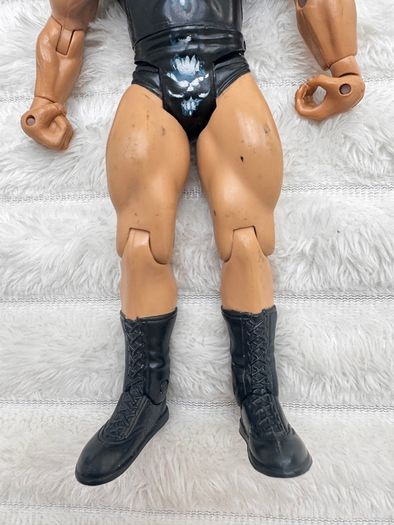 WWE Jakks 2003 Ruthless Aggression TRIPLE H Wrestling Action Figure Used Left hand is too loose  or probably broken something sounds inside like a rattle Please see photos