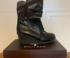 Black wedge Boots