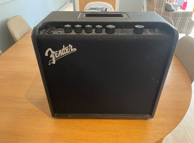 Fender Amplifier Mustang LT25