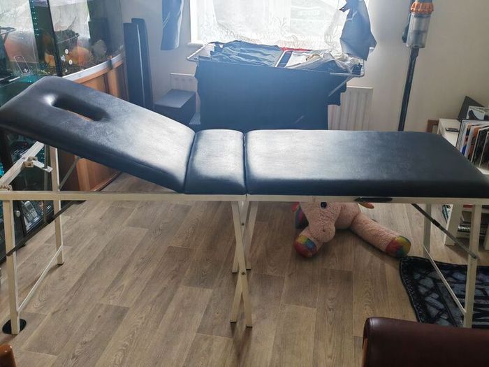 massage table