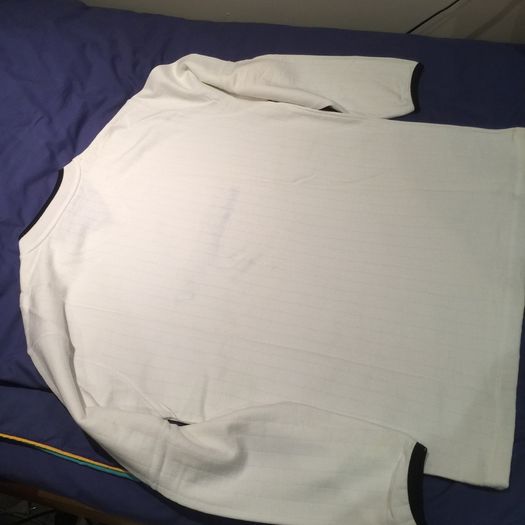 White Wrangler V-neck for mens Size XXL.