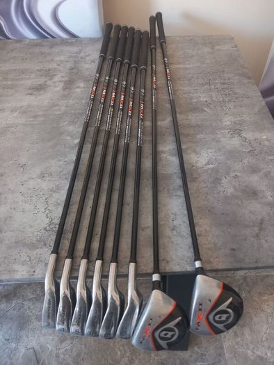 Dunlop golf clubs and bag with stand. Right handed clubs.