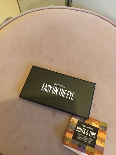 Seventeen eye palette