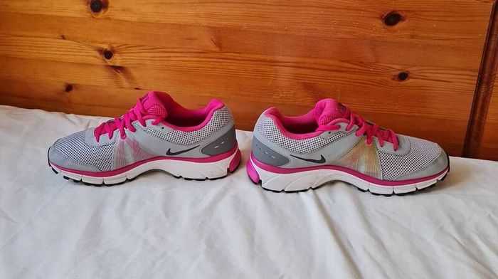 2012 Nike icarus Size 8 eu 42.5 pink/grey In excellent condition
