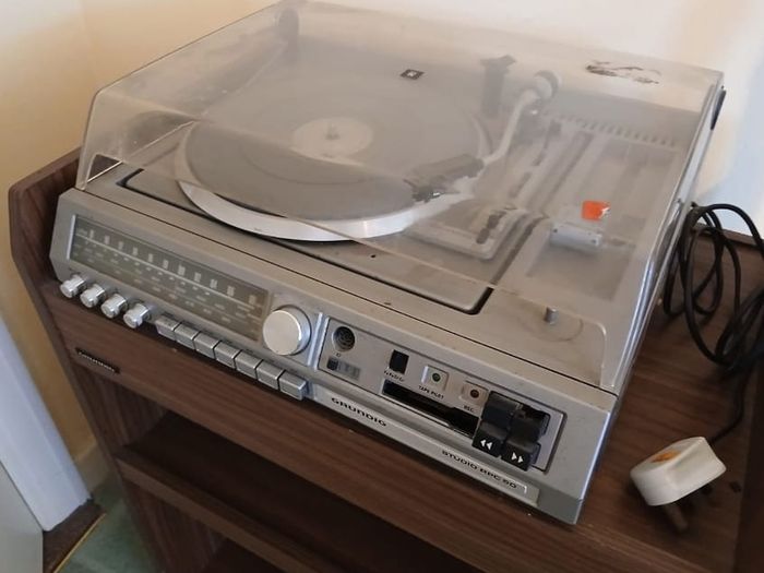 BROKEN Grundig RPC 50 Hi-Fi compact audio system (receiver, cassette deck, and turntable combo)