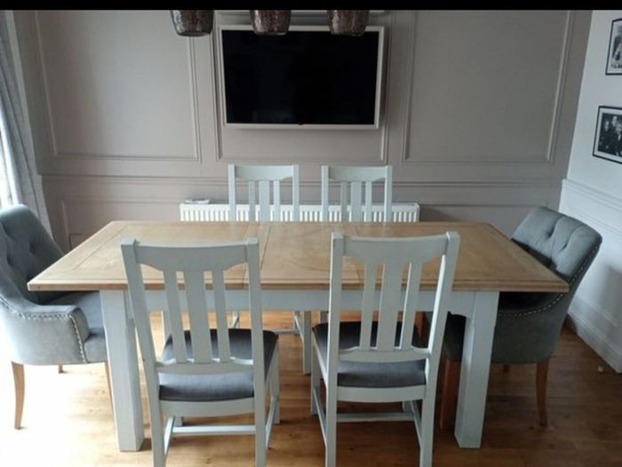 table 4 chairs and 2 armchairs