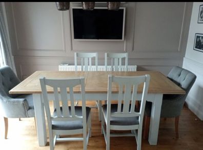 table 4 chairs and 2 armchairs