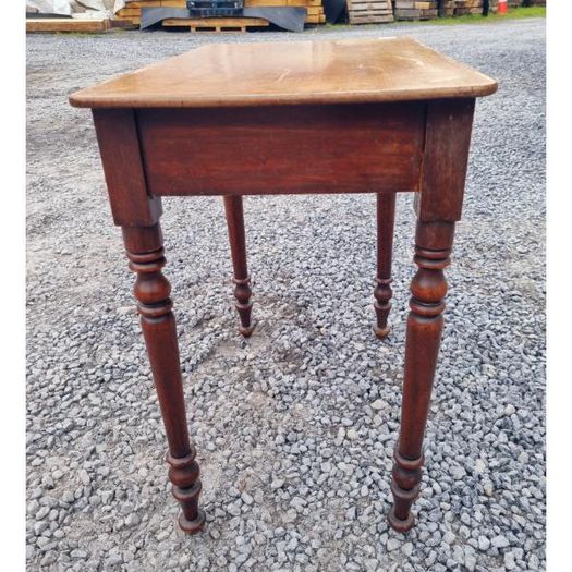 Side Table on Turned Legs KAS870