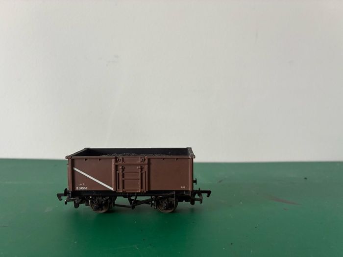 Mainline 37424 OO Gauge Hopper.