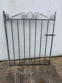 Gate