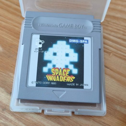 Space Invaders Nintendo Game Boy.