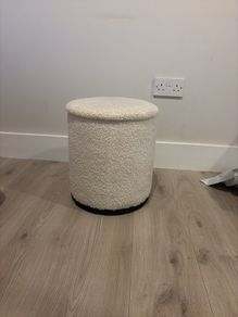 desk chair