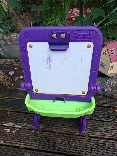 Crayola stand