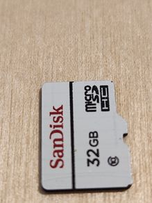 32GB microsd SanDisk with Case