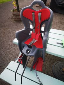 Child rear bike seat / carrier