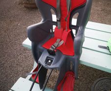 Child rear bike seat / carrier