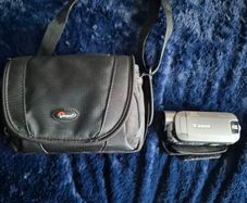 Canon Legria 307 Digital camcorder w/ Lowepro bag