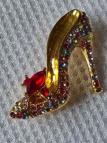 Shoe brooch