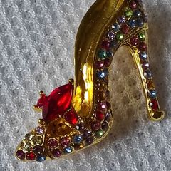 Shoe brooch