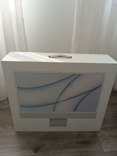 Apple iMac 24-inch with M1 Chip - 8GB RAM / 256GB SSD - Silver