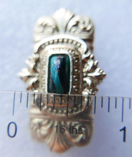 Vintage gold tone brooch with Green Faceted Stone