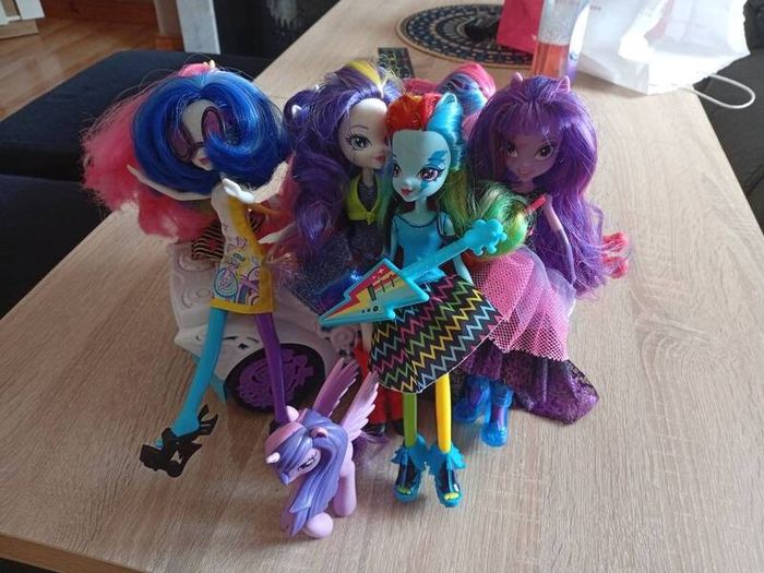 My Little Pony Equestria Girls Toy Bundle with DJ Pon3 Convertible